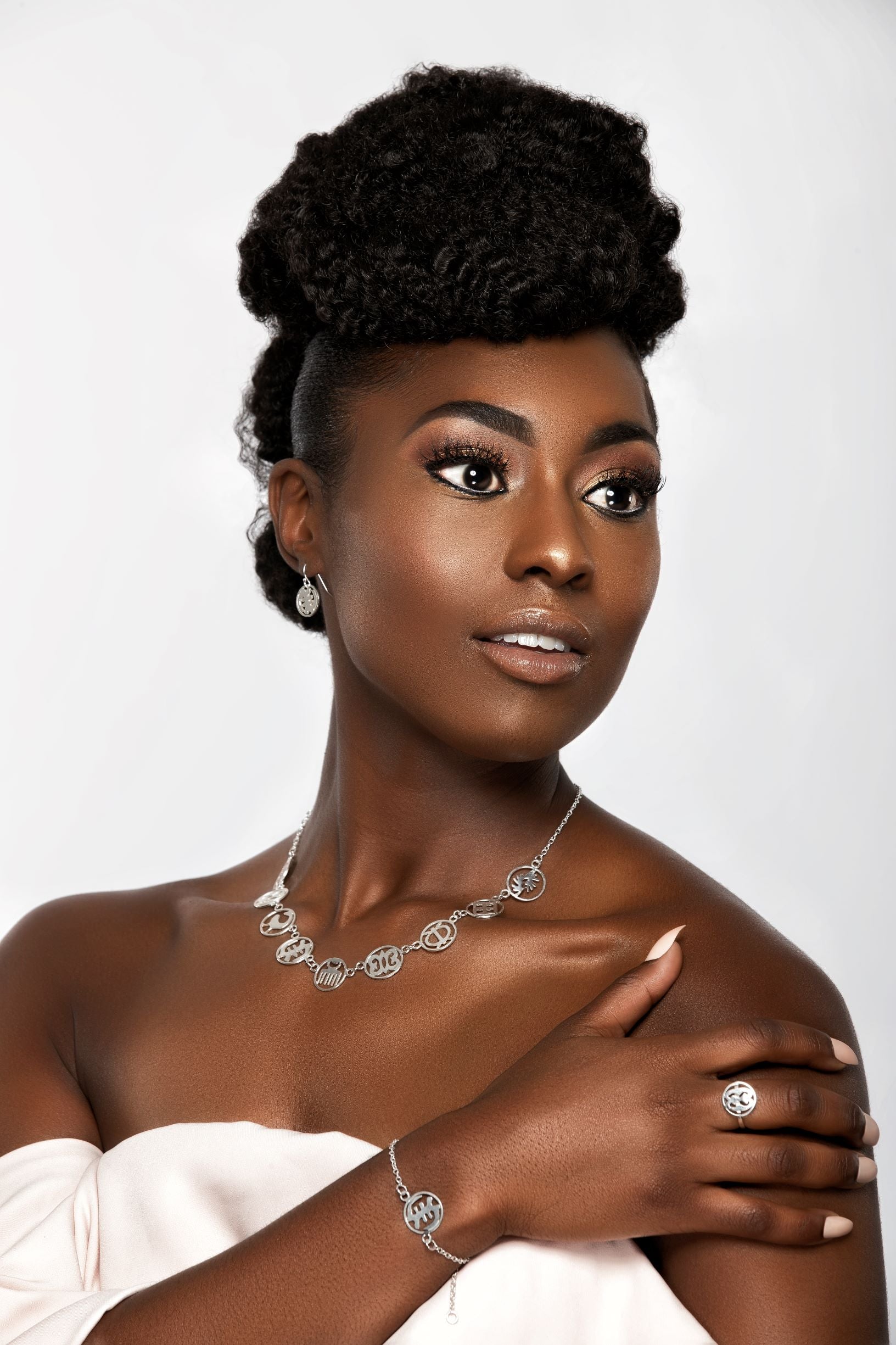 Adinkra jewellery model - Ahima